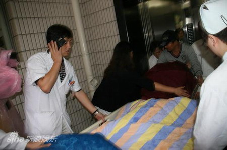 Comedian Zhao Benshan rushed to hospital