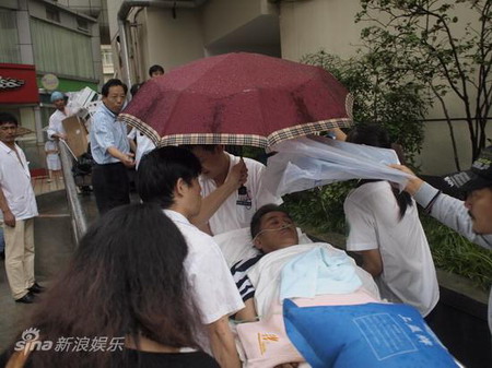 Comedian Zhao Benshan rushed to hospital