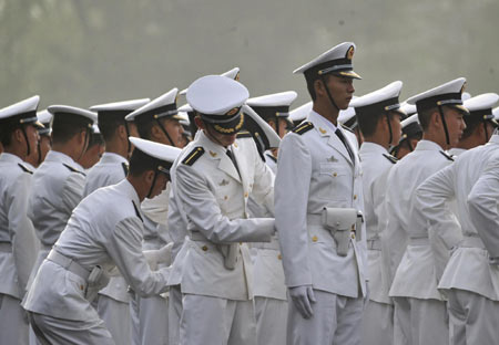 Tian'anmen embraces parade