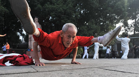 Stunt keeps 91-year-old man young