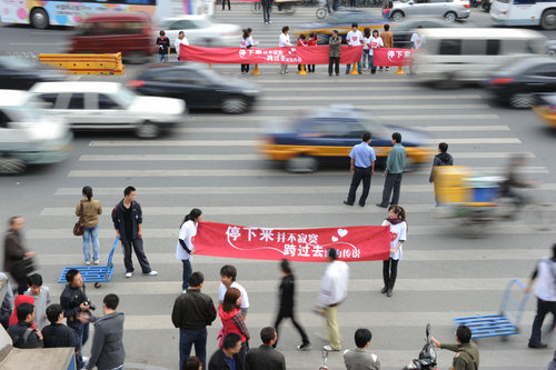 Civic campaign to abide by the traffic lights