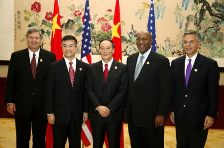 US calls for balanced trade at meeting with China