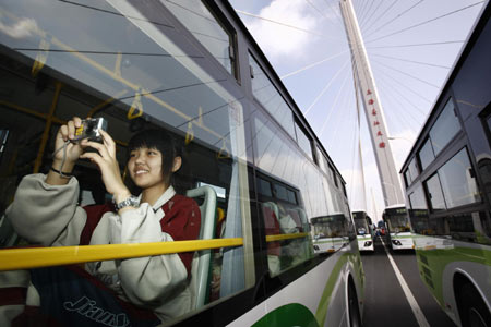 Bridge-tunnel linking China's third largest island opens to traffic