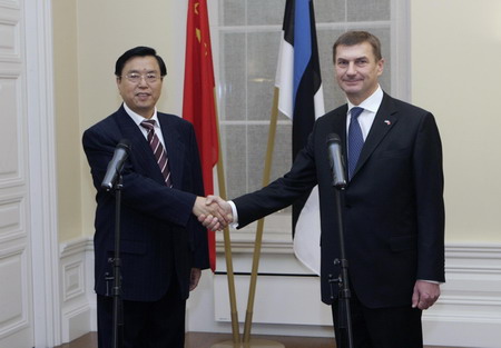 Chinese VP, Estonian PM meet on bilateral ties