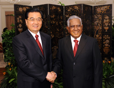 Chinese, Singaporean presidents meet on bilateral ties