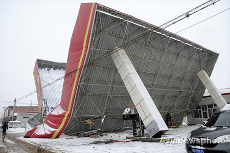 Gas station collapses amid heavy snow