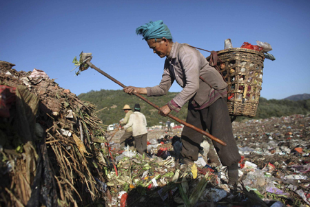 Kunming lacks of garbage disposal