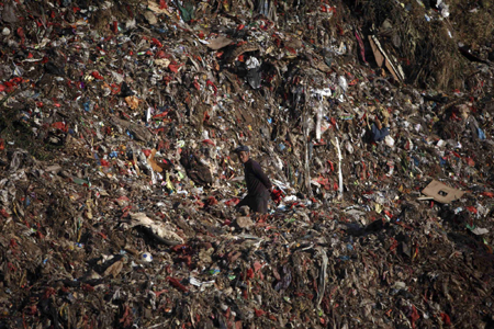 Kunming lacks of garbage disposal