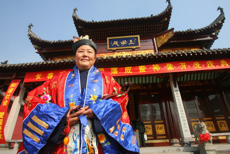 First female Taoist Fangzhang enthroned