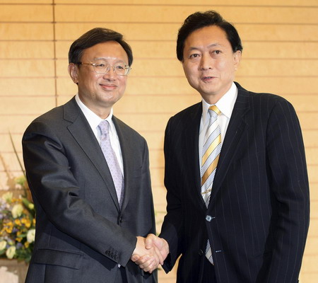 China, Japan vow to further improve bilateral ties