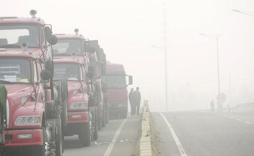 Heavy fog hampers transport services