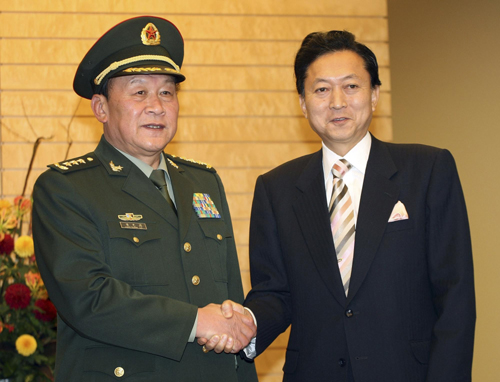 Japanese PM, Chinese defense minister meet to enhance ties