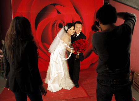 China's economy reaps a golden age of weddings
