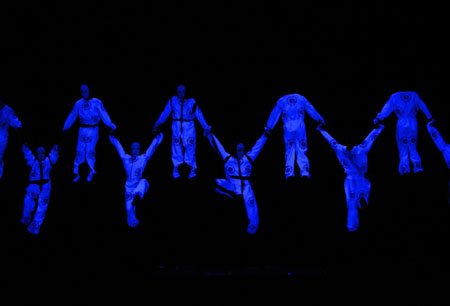 Jinan Acrobatic troupe performs in Taipei