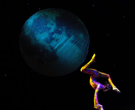 Jinan Acrobatic troupe performs in Taipei