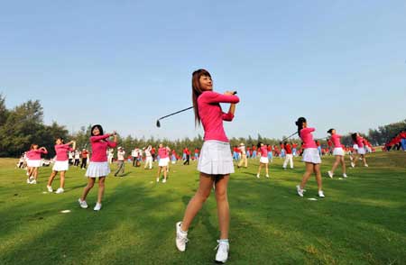 Biggest golf lesson given in Hainan