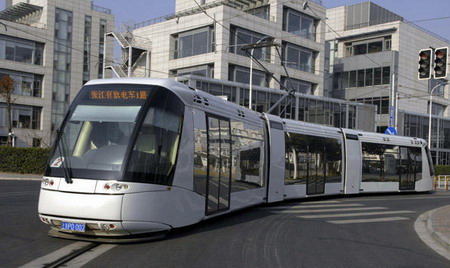 Shanghai's 1st modern streetcar line starts operation
