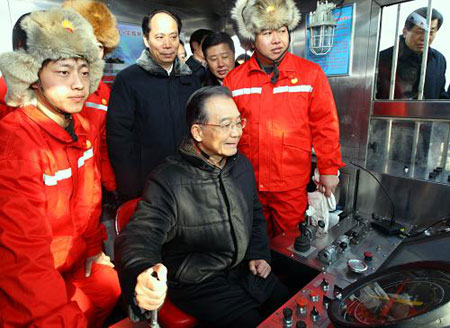 Chinese Premier visits workers, farmers in NE China