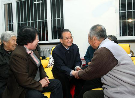 Chinese Premier visits workers, farmers in NE China