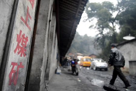 Coal mine fire leaves 12 dead in E China