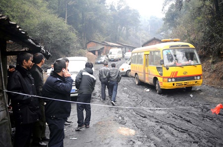 Coal mine fire leaves 12 dead in E China