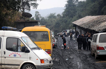 Coal mine fire leaves 12 dead in E China