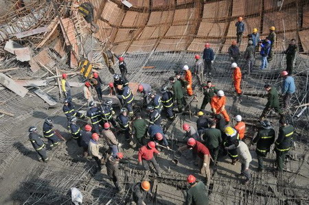 Six dead in east China scaffold collapse