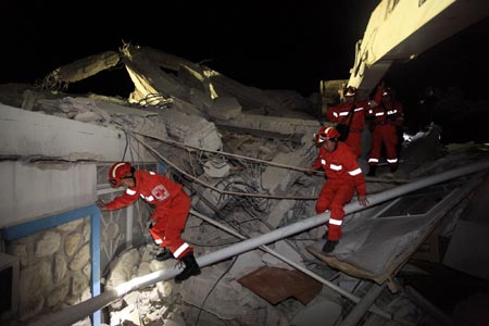 China's rescue team only one working 24-hrs