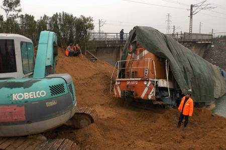 Locomotive runs into river, no reports of injuries