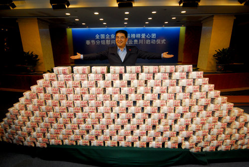 Philanthropists donate to the poor in Tibet, Xinjiang