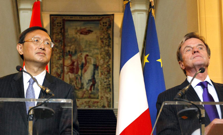 Chinese FM meets French counterpart on ties