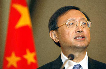 Chinese FM meets French counterpart on ties