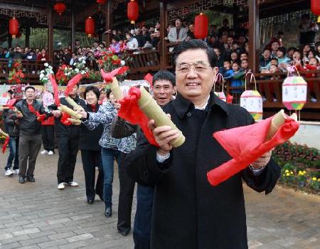 Hu urges development in revolutionary bases