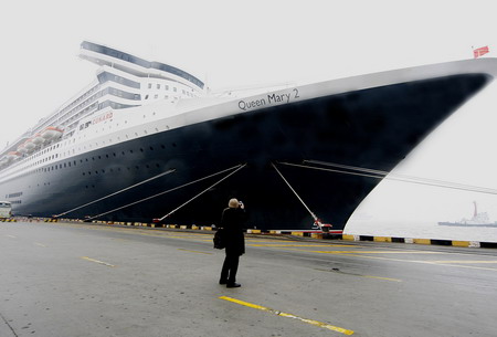 Cruise liner makes first call at Shanghai Port