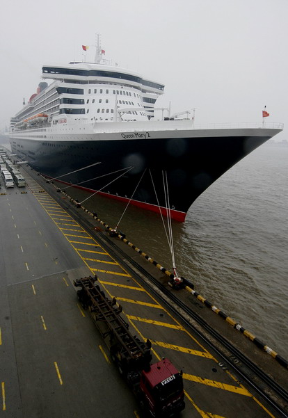 Cruise liner makes first call at Shanghai Port