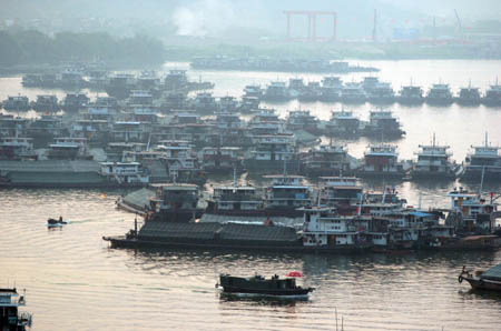 900 ships stranded amid drought in S China