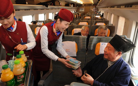 Members of CPPCC arrive in Beijing for session 