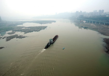 Dredging starts for falling Yangtze