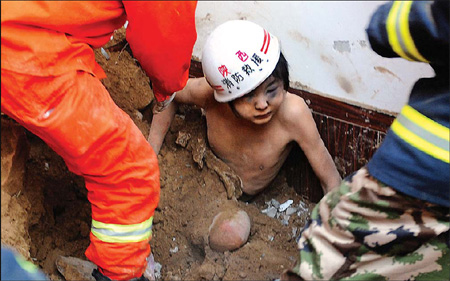 Man survives 54 hours under landslide