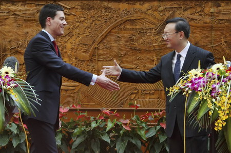 China, Britain pledge to look beyond differences