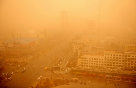 Sandstorm hits north China's Inner Mongolia, Ningxia
