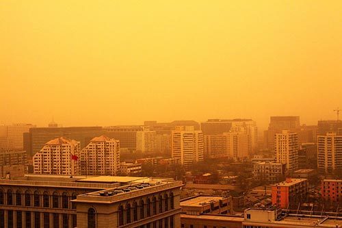 Severe sandstorm blasts Beijing