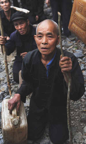 Villagers pleading for road to water