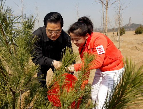 Hu encourages tree planting for better environment