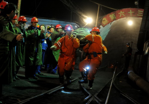 Dozens rescued after week in flooded mine