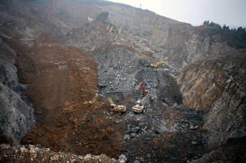 14 buried in SW China stone pit landslide