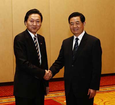 Chinese, Japanese leaders discuss bilateral ties