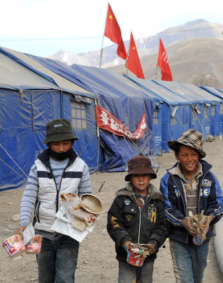 Yushu children help with recycling efforts