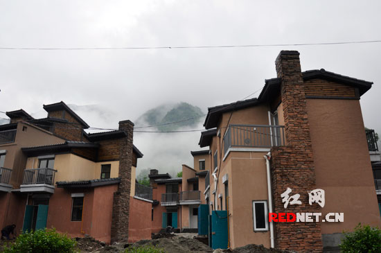 Quake-hit Sichuan farmers to have new houses