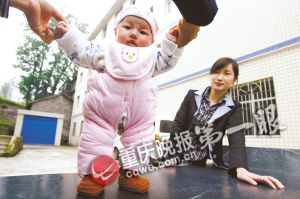 3-month-old baby can stand and walk